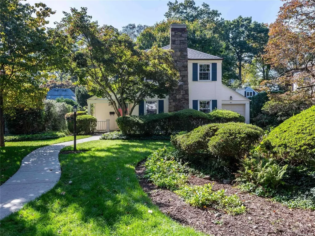 109 Chase Road Manhasset NY 11030