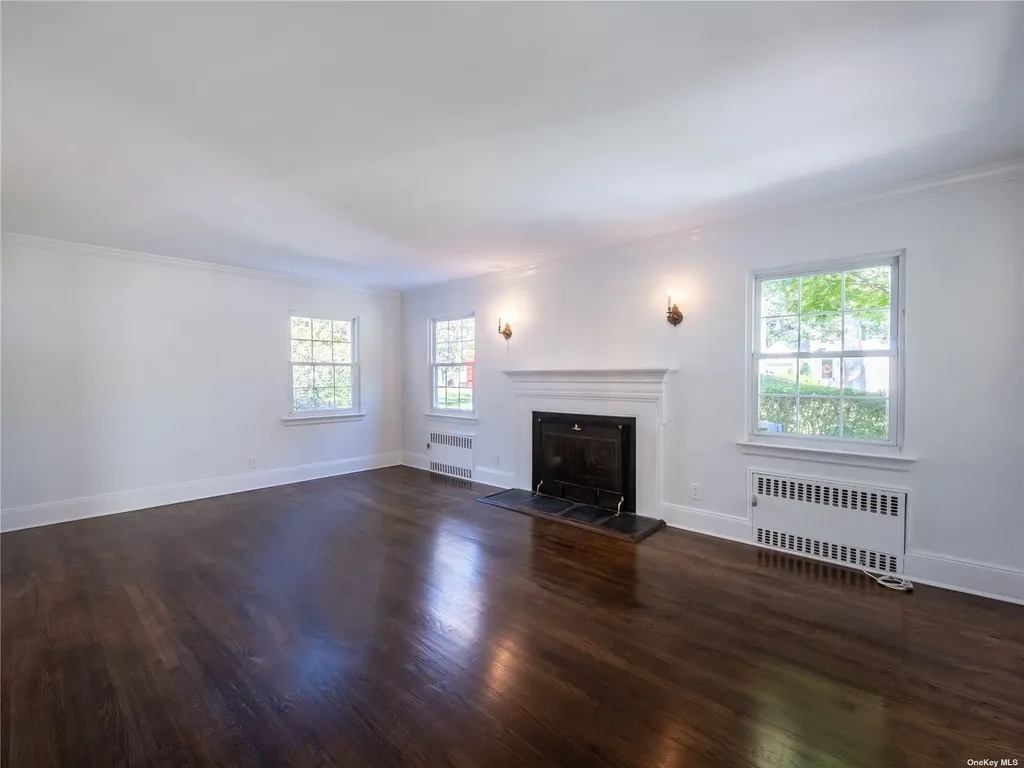 109 Chase Road Manhasset NY 11030