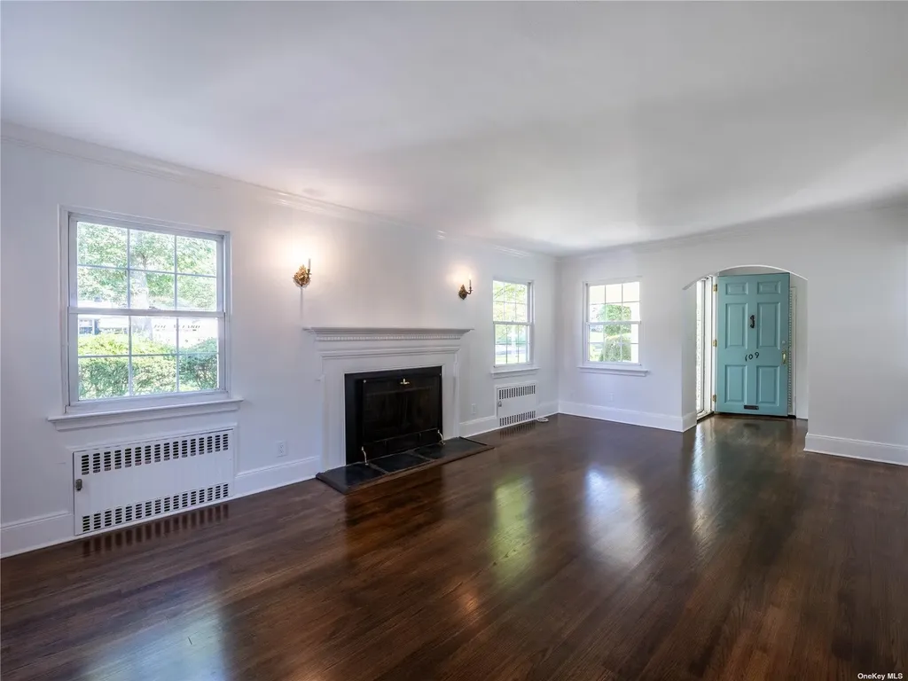 109 Chase Road Manhasset NY 11030