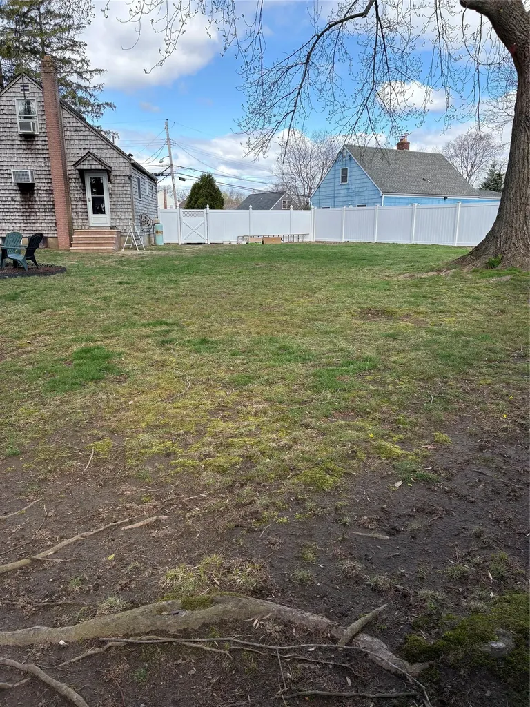 253 Sears Road West Islip NY 11795