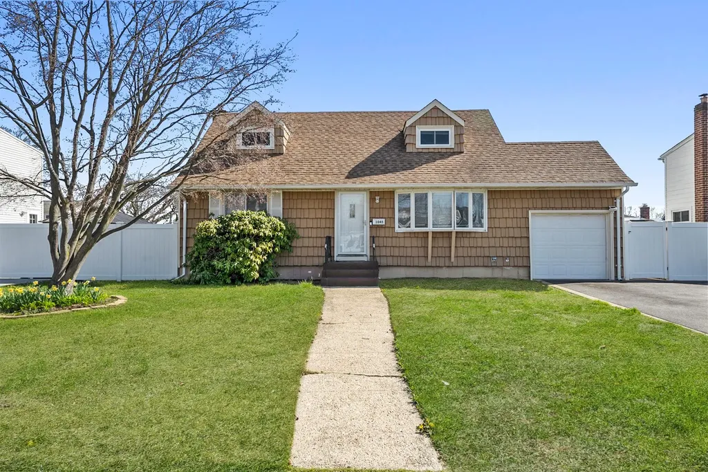 1045 N Hamilton Avenue Babylon NY 11757