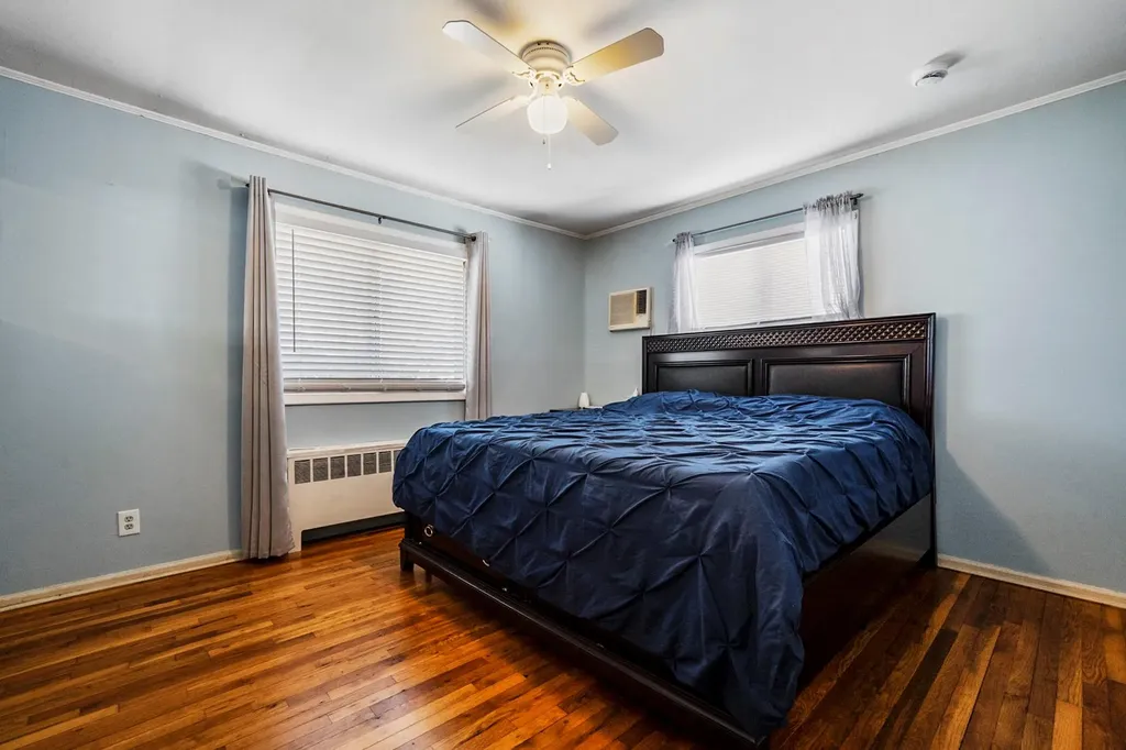 1045 N Hamilton Avenue Lindenhurst NY 11757