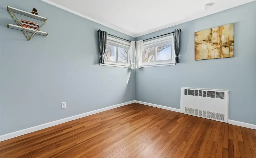 1045 N Hamilton Avenue Lindenhurst NY 11757