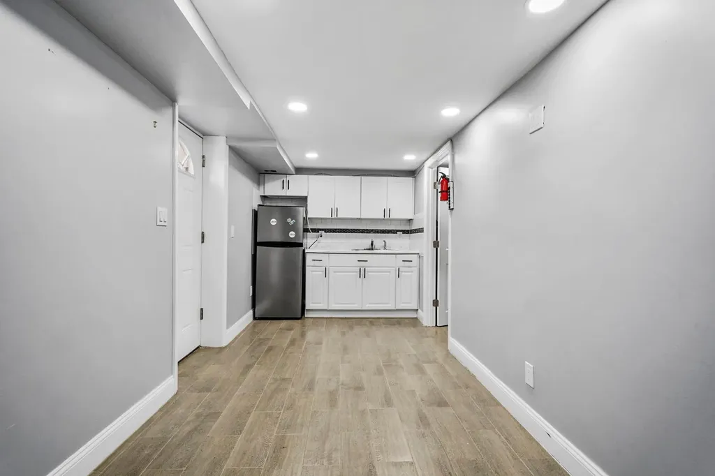 1045 N Hamilton Avenue Lindenhurst NY 11757