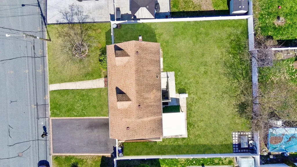 1045 N Hamilton Avenue Lindenhurst NY 11757