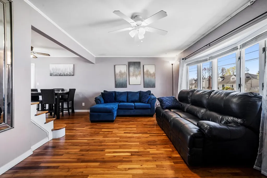 1045 N Hamilton Avenue Lindenhurst NY 11757