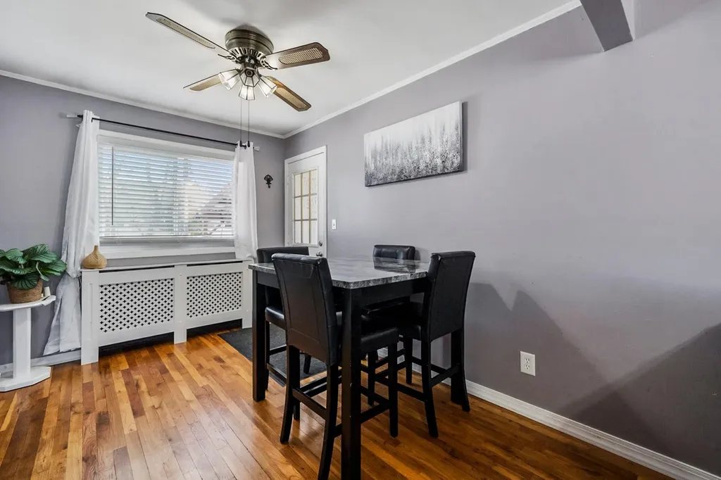 1045 N Hamilton Avenue Lindenhurst NY 11757