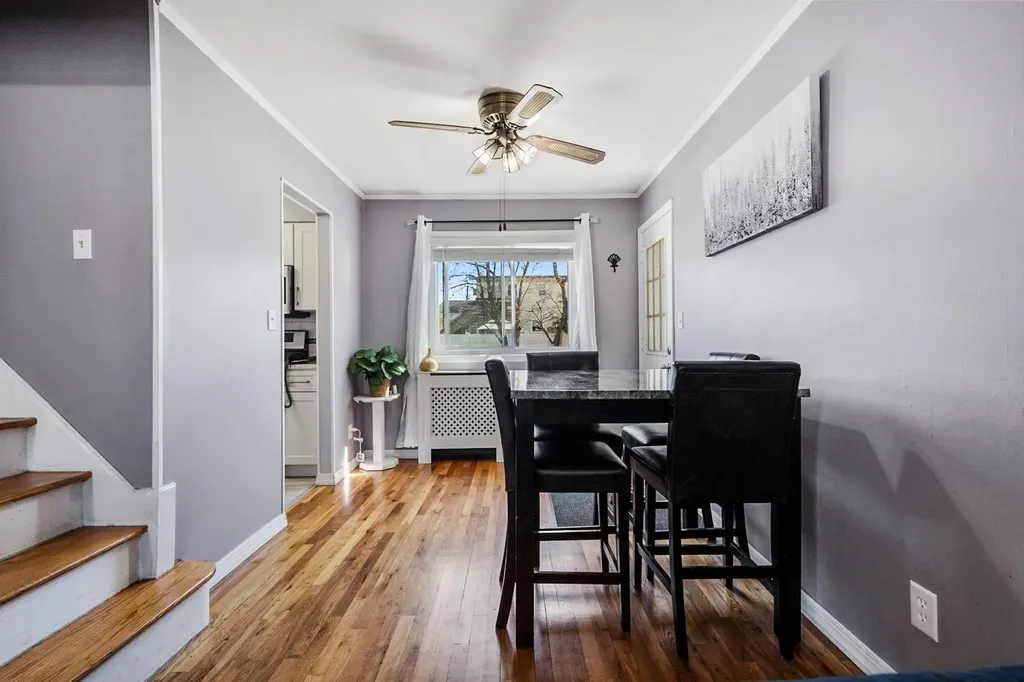 1045 N Hamilton Avenue Lindenhurst NY 11757