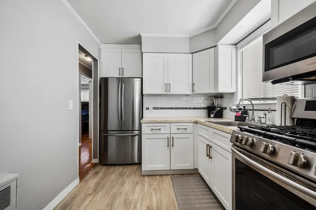 1045 N Hamilton Avenue Lindenhurst NY 11757