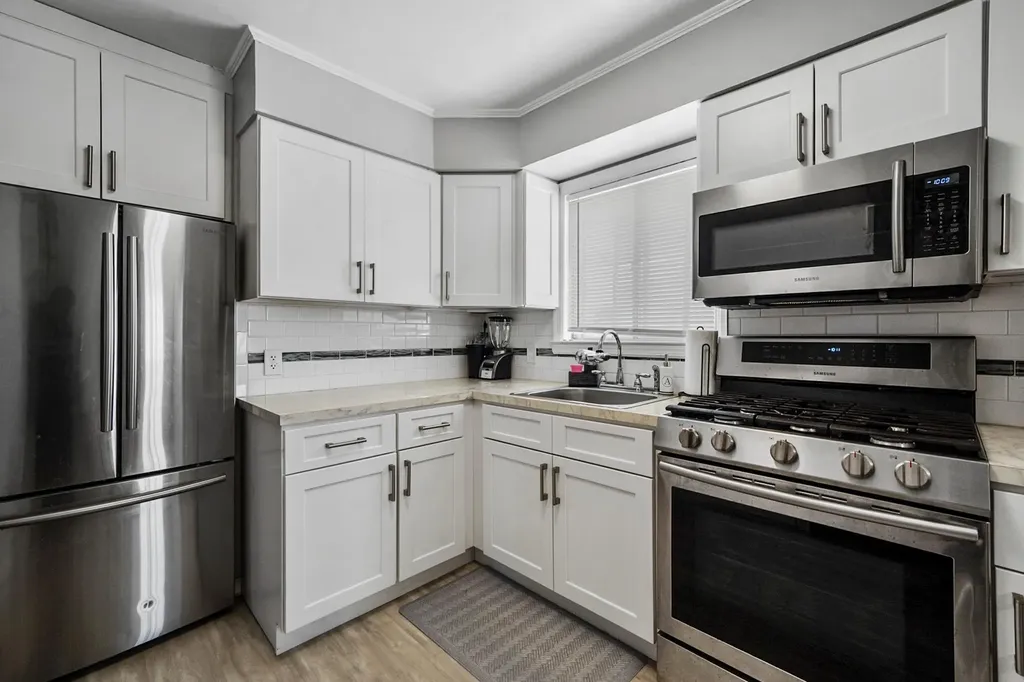 1045 N Hamilton Avenue Lindenhurst NY 11757
