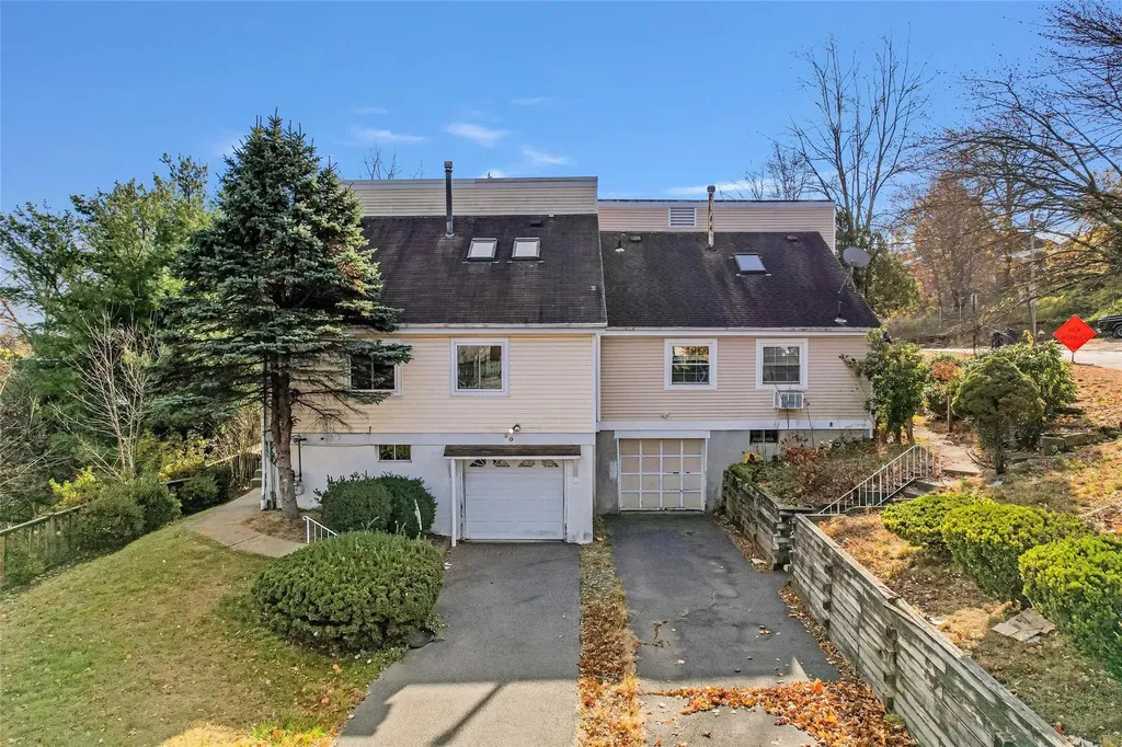 18/20 Wolfe Drive Spring Valley NY 10977
