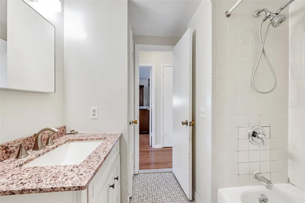 18/20 Wolfe Drive Spring Valley NY 10977