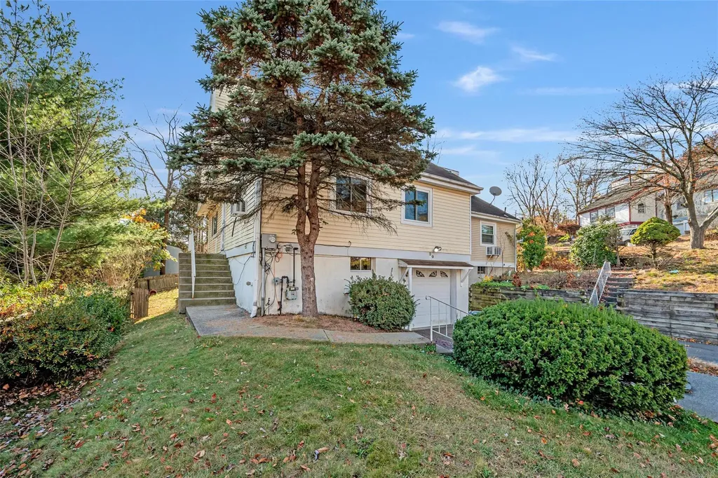 18/20 Wolfe Drive Spring Valley NY 10977
