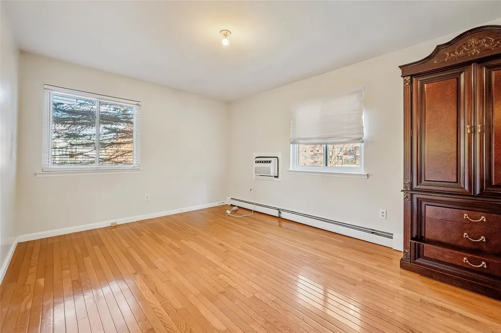 18/20 Wolfe Drive Spring Valley NY 10977