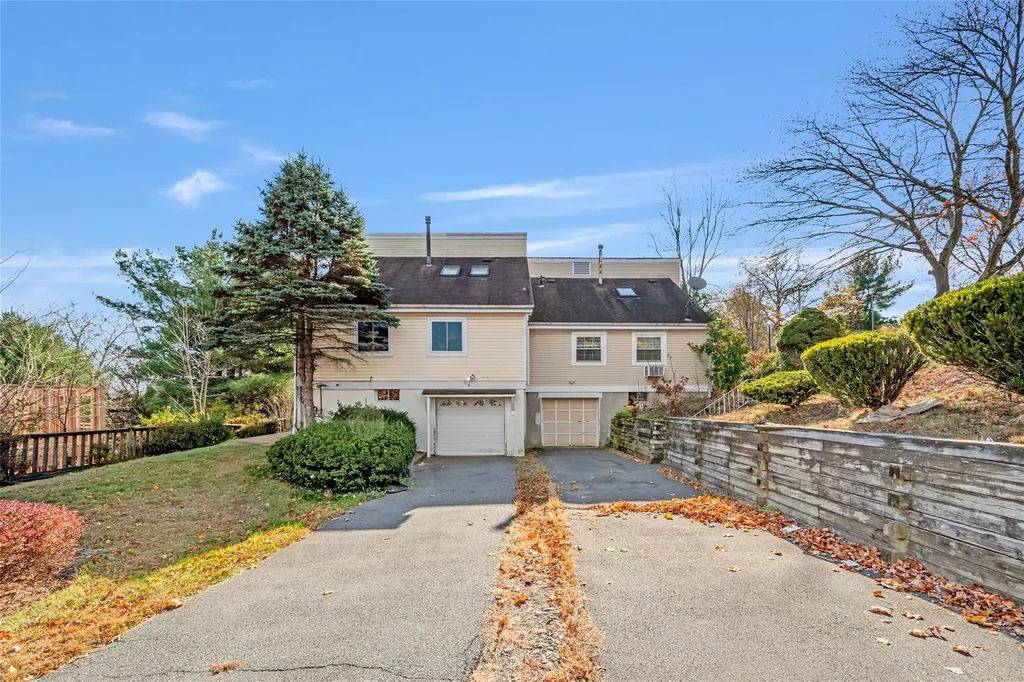 18/20 Wolfe Drive Spring Valley NY 10977