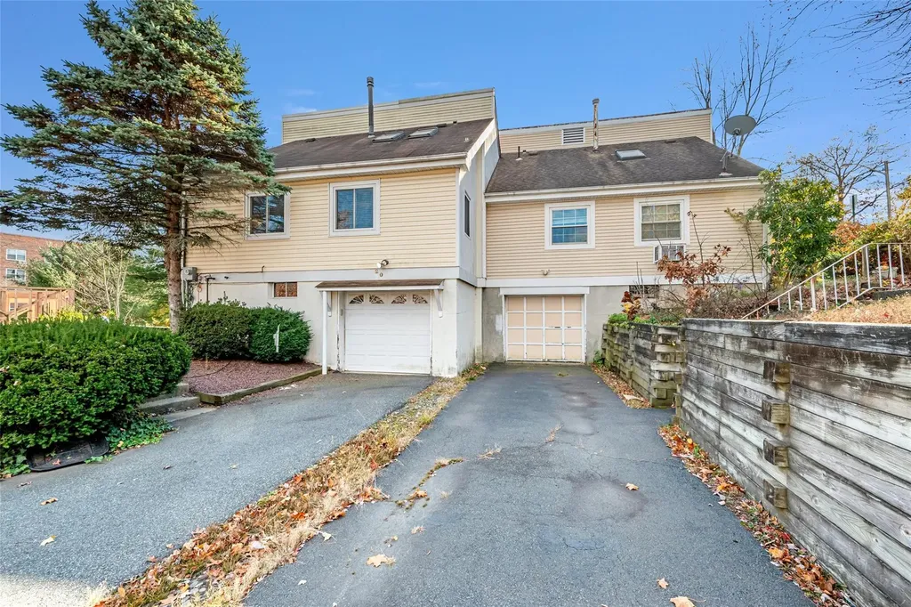 18/20 Wolfe Drive Spring Valley NY 10977