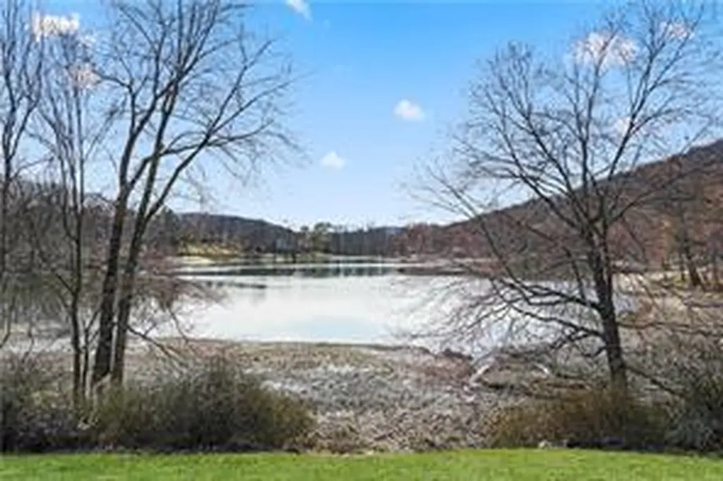 38 Ridgetop Drive Tomkins Cove NY 10986