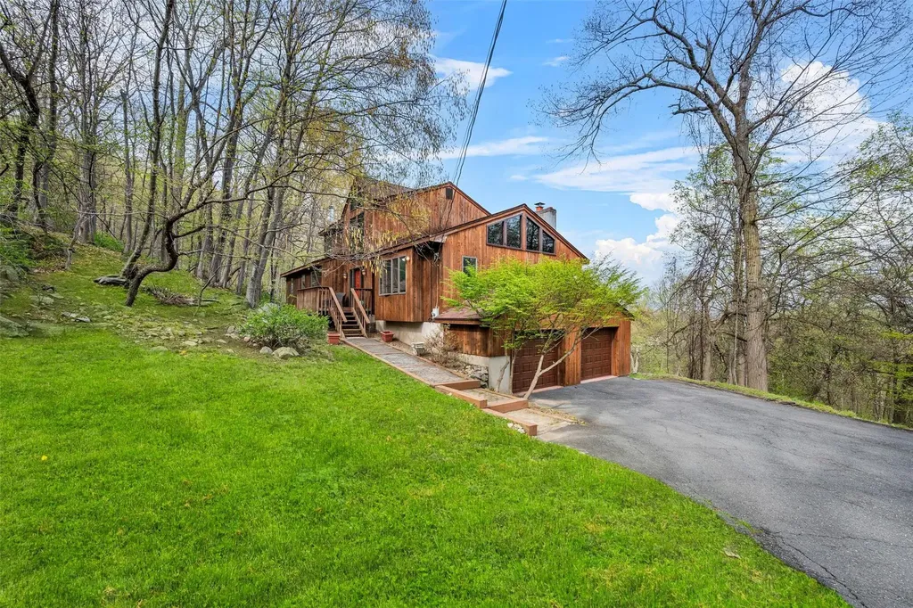 38 Ridgetop Drive Tomkins Cove NY 10986