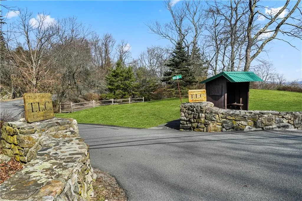 38 Ridgetop Drive Tomkins Cove NY 10986