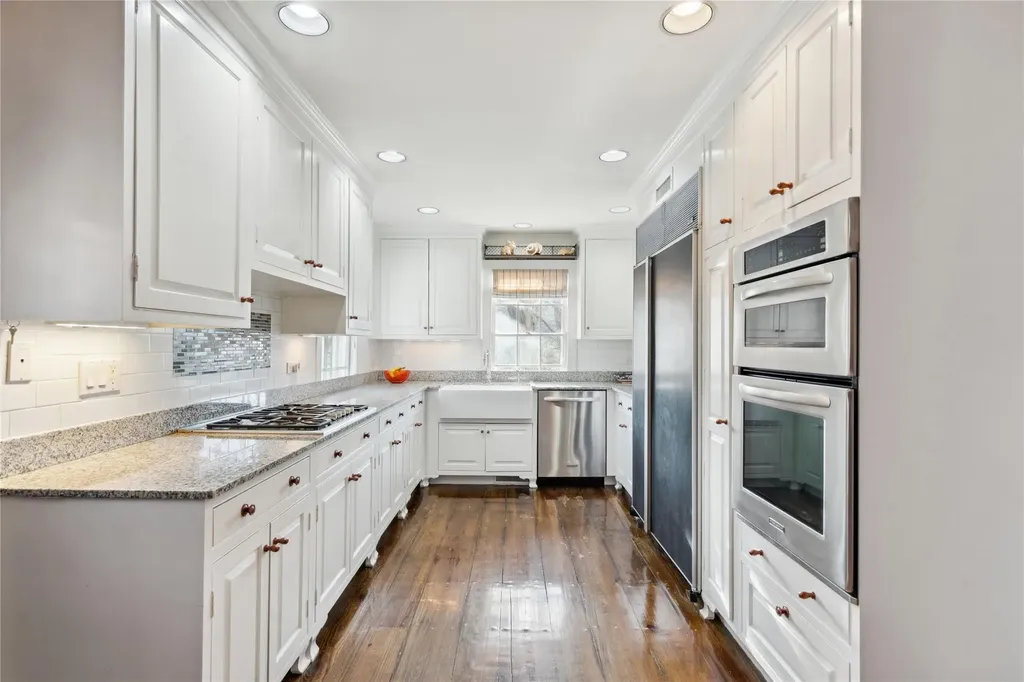125 E Broadway Roslyn NY 11576