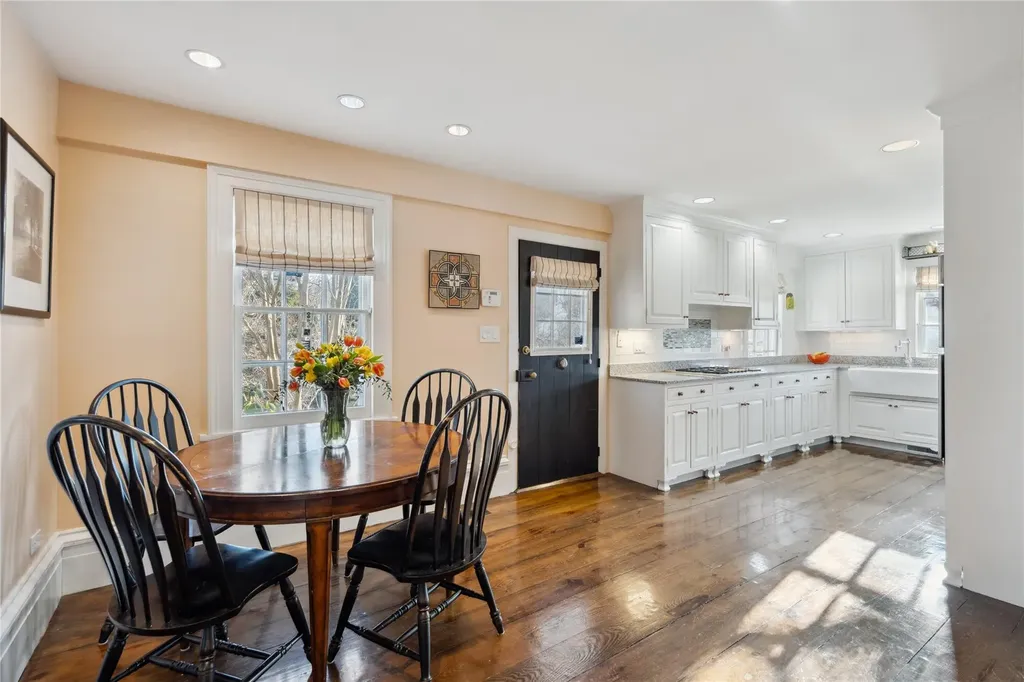 125 E Broadway Roslyn NY 11576