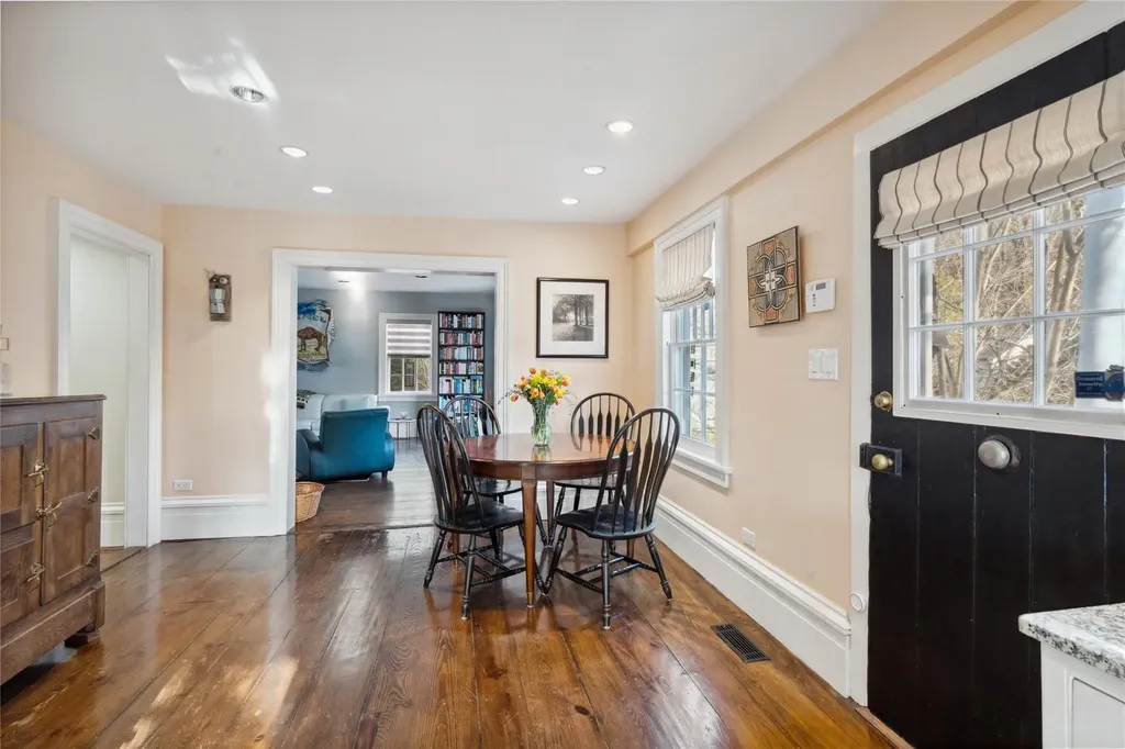 125 E Broadway Roslyn NY 11576