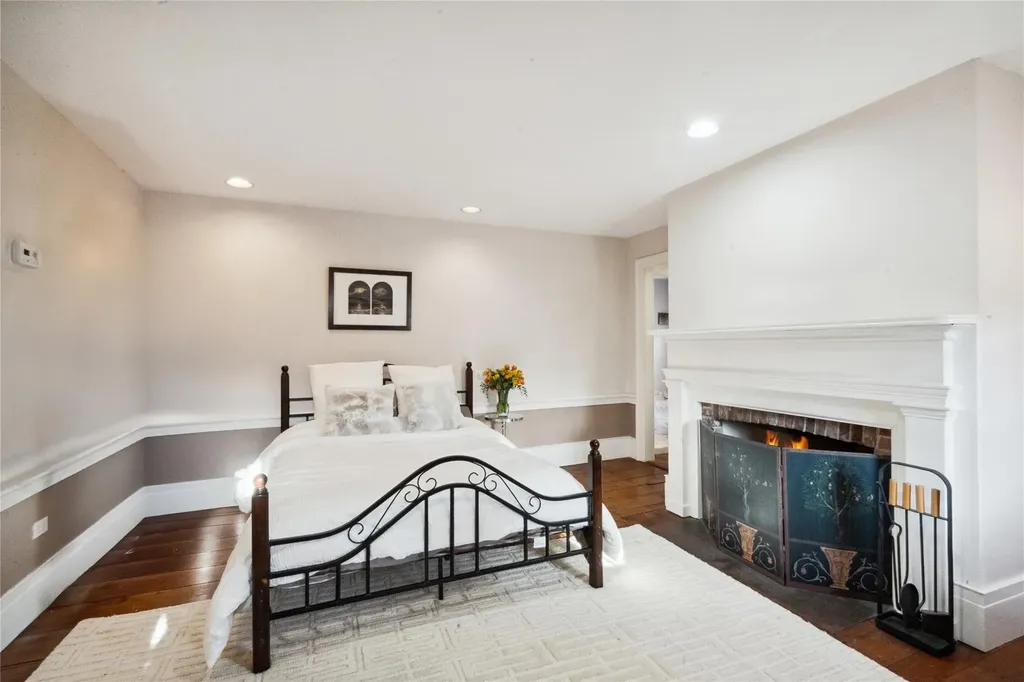 125 E Broadway Roslyn NY 11576