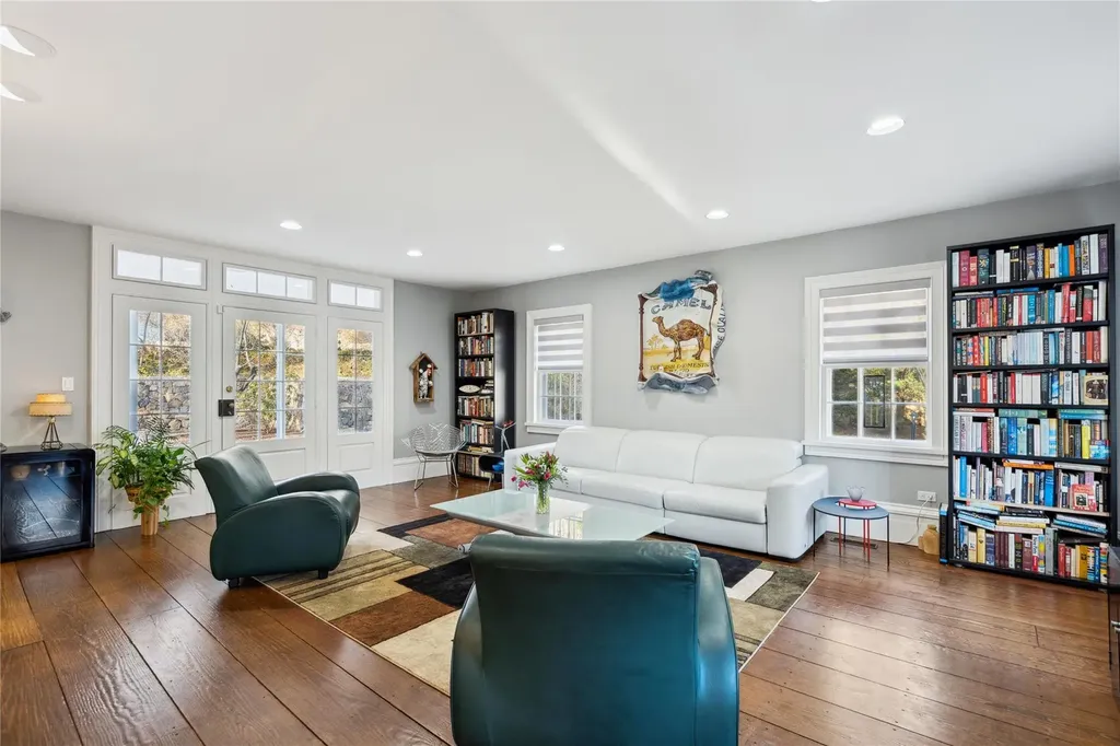 125 E Broadway Roslyn NY 11576