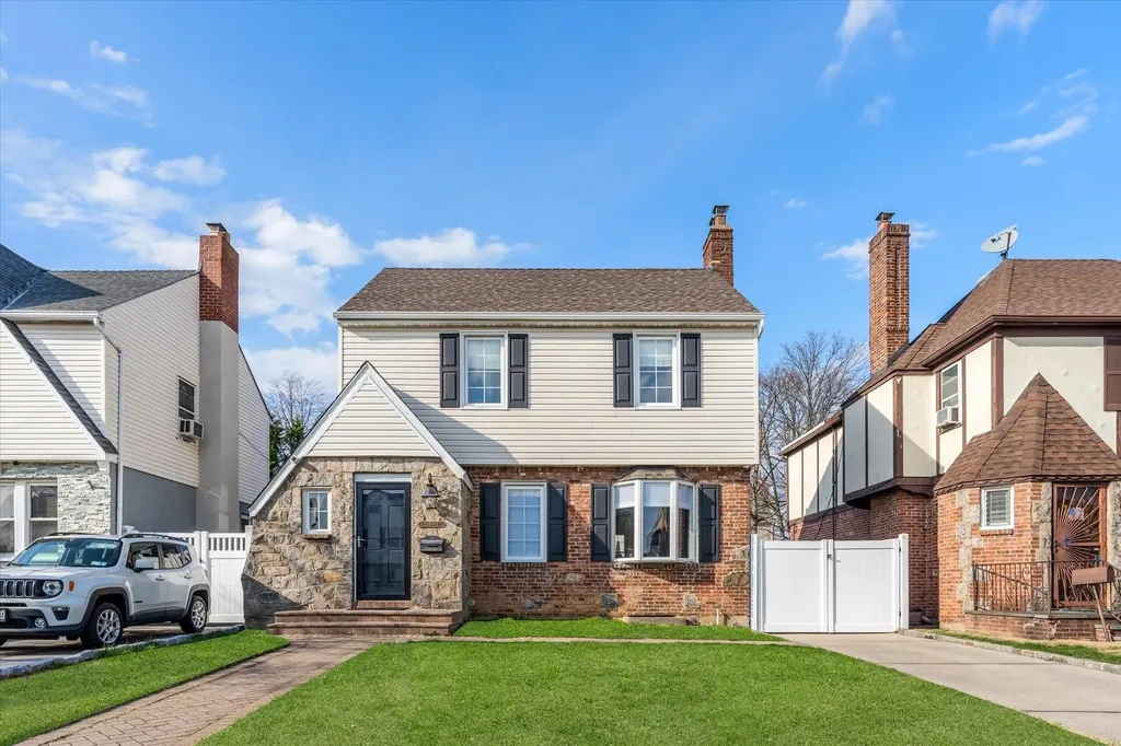16643 24th Road Whitestone NY 11357