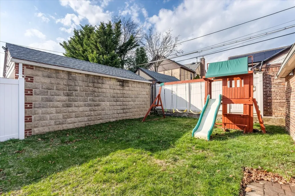 16643 24th Road Whitestone NY 11357