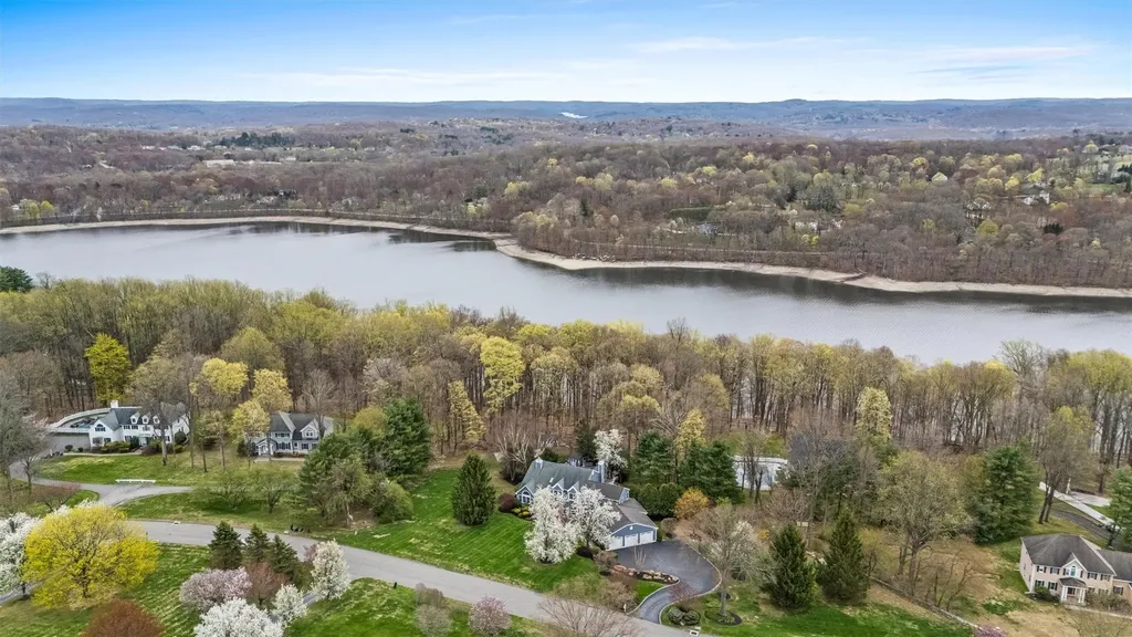 40 Watergate Drive Amawalk NY 10501