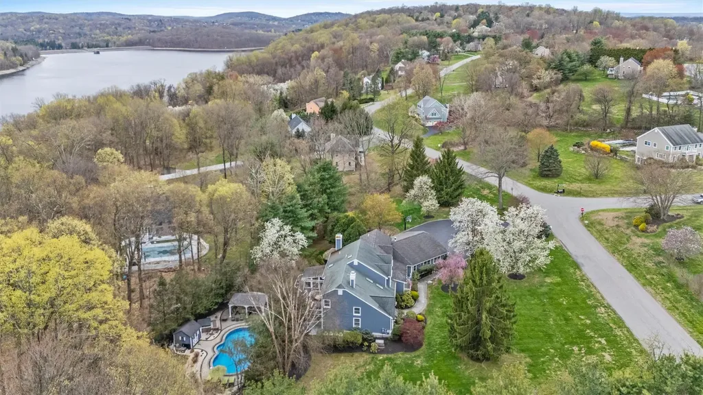 40 Watergate Drive Amawalk NY 10501