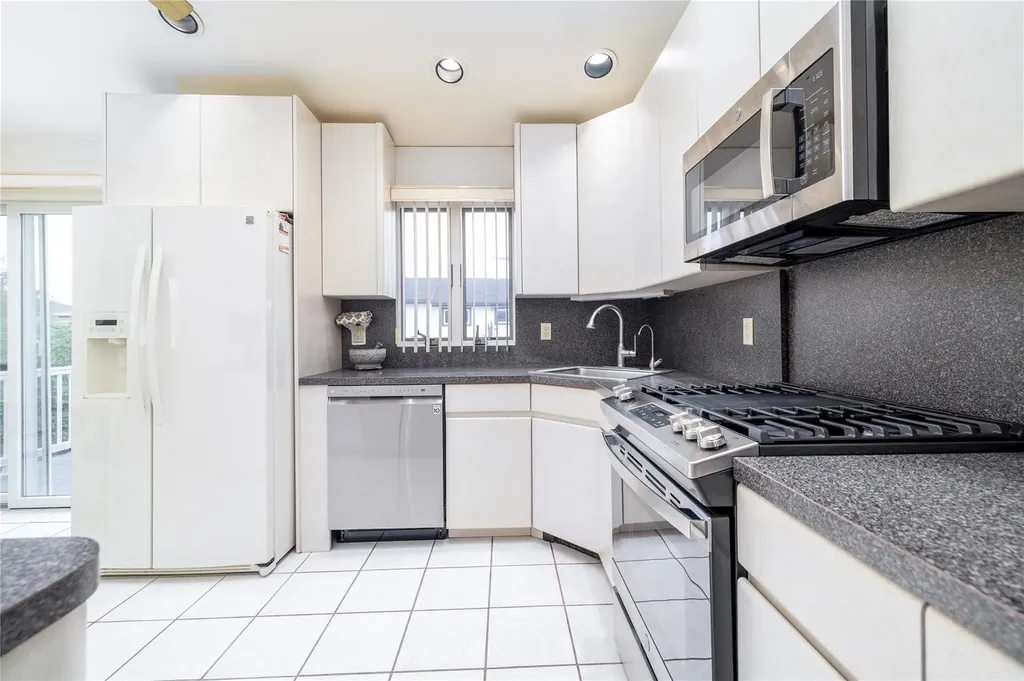 1001 Green Place Baldwin NY 11510