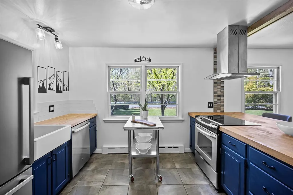 548 Creek Road Poughkeepsie NY 12601