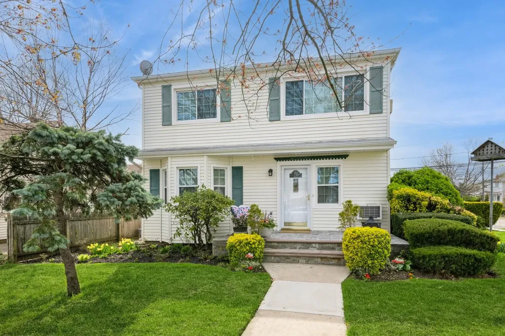 186 Stuart Road Valley Stream NY 11581