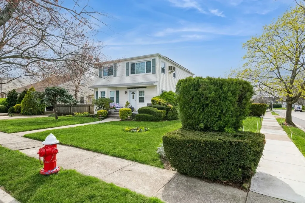 186 Stuart Road Valley Stream NY 11581