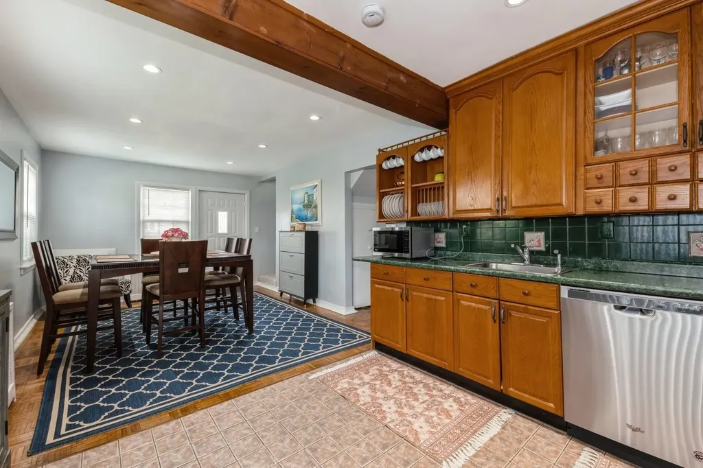 186 Stuart Road Valley Stream NY 11581