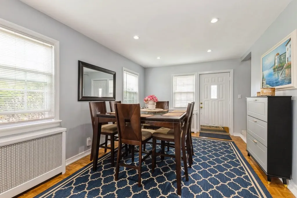 186 Stuart Road Valley Stream NY 11581