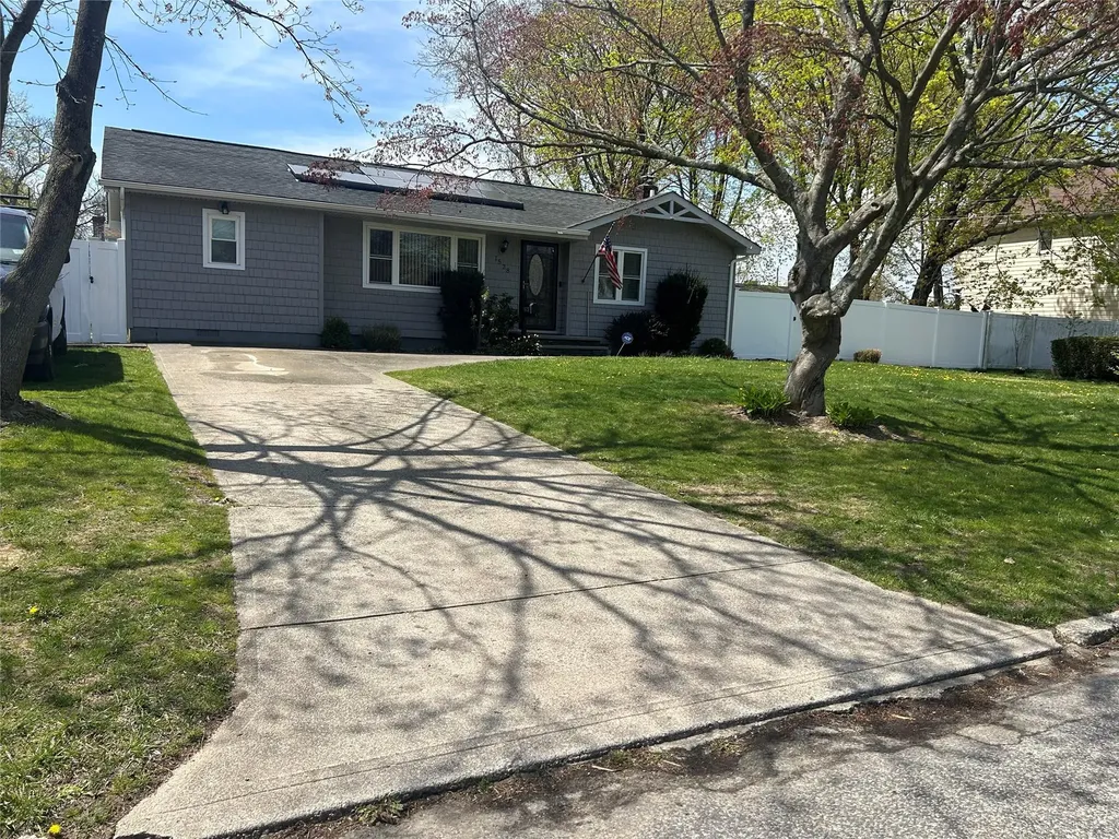 1528 Baldwin Boulevard Bay Shore NY 11706