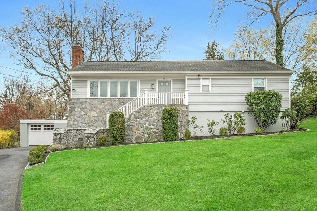 737 Forest Avenue Larchmont NY 10538