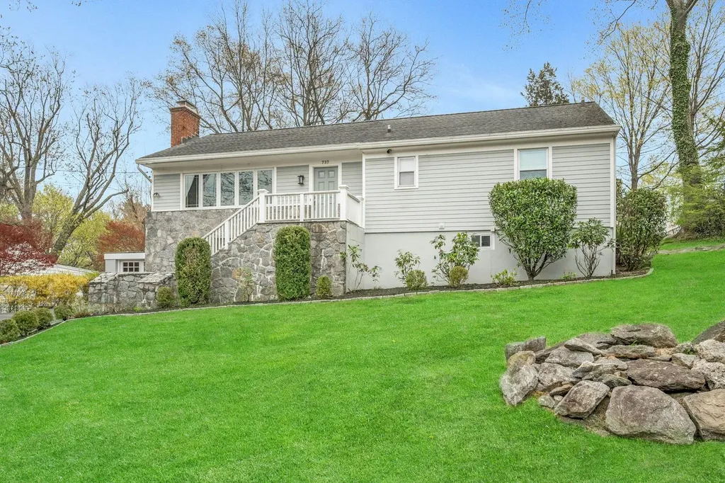 737 Forest Avenue Larchmont NY 10538