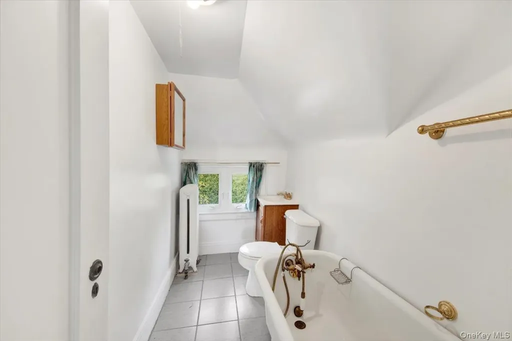 12 Pilgrim Avenue Yonkers NY 10710