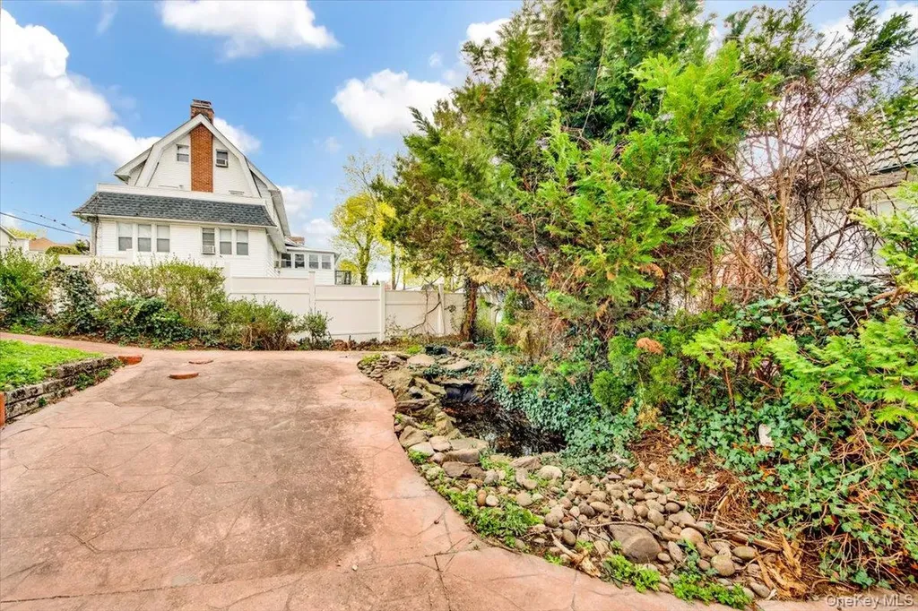 12 Pilgrim Avenue Yonkers NY 10710