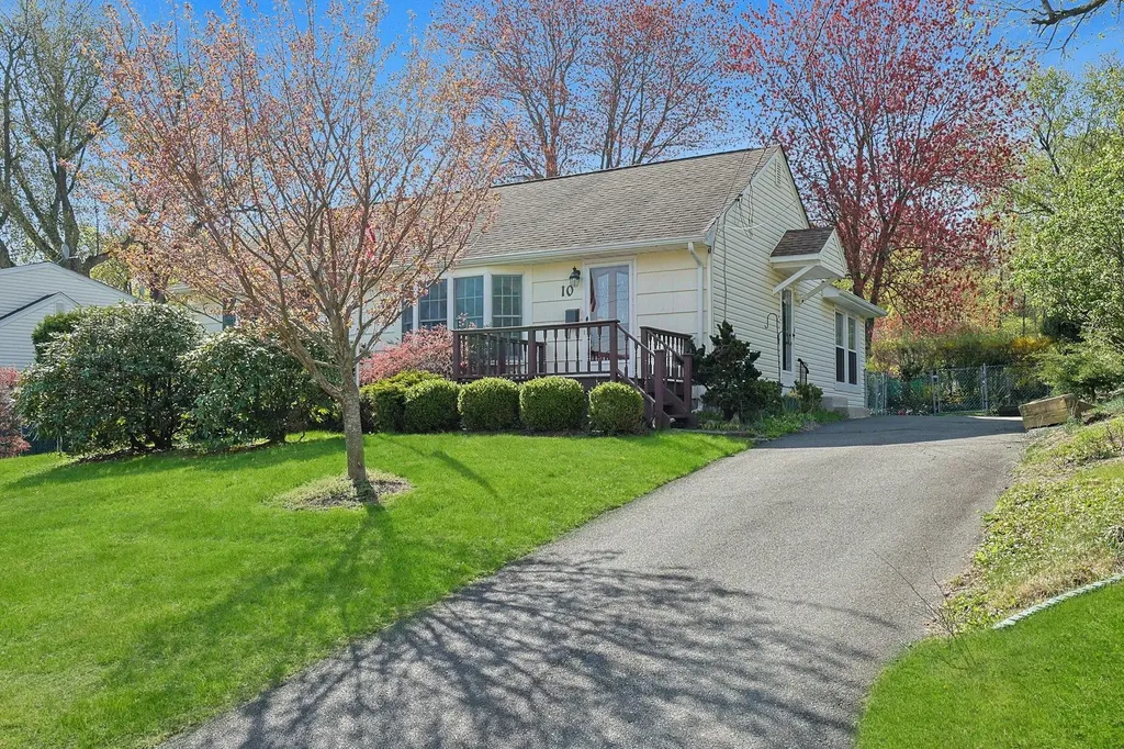 10 Oak Street Garnerville NY 10923