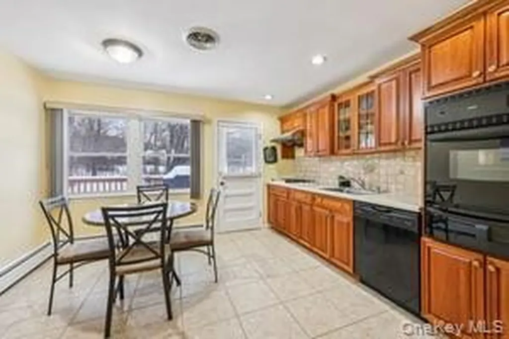 14 Westlyn Drive Bardonia NY 10954