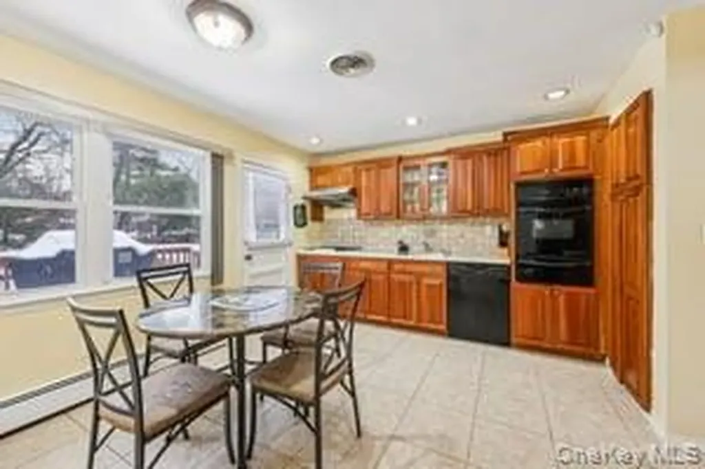 14 Westlyn Drive Bardonia NY 10954