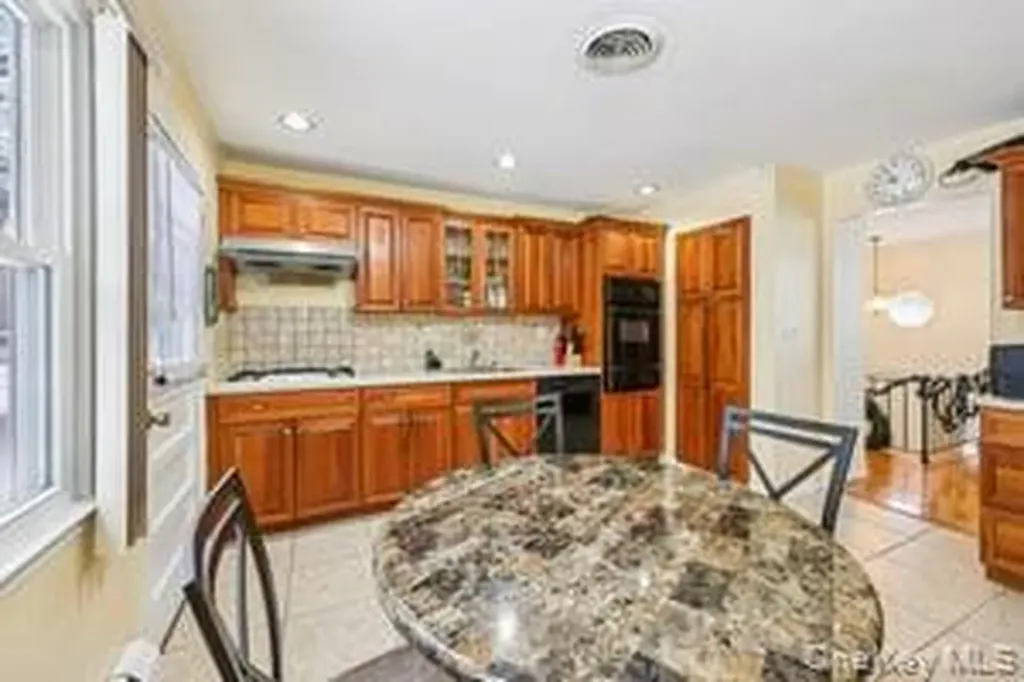 14 Westlyn Drive Bardonia NY 10954