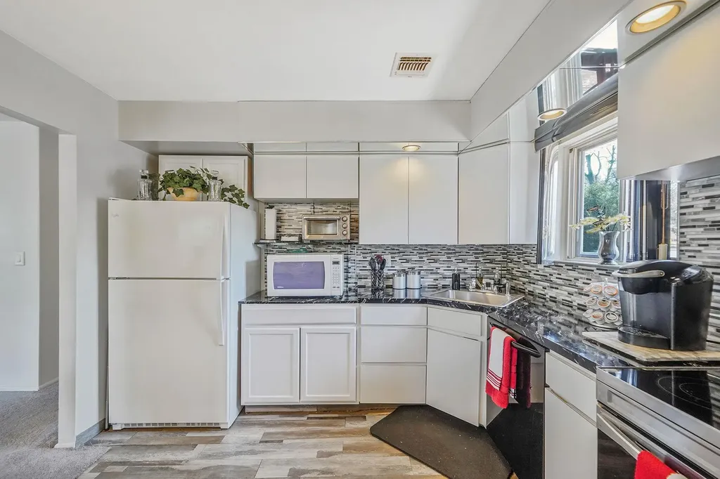 89 Alder Drive Mastic Beach NY 11951