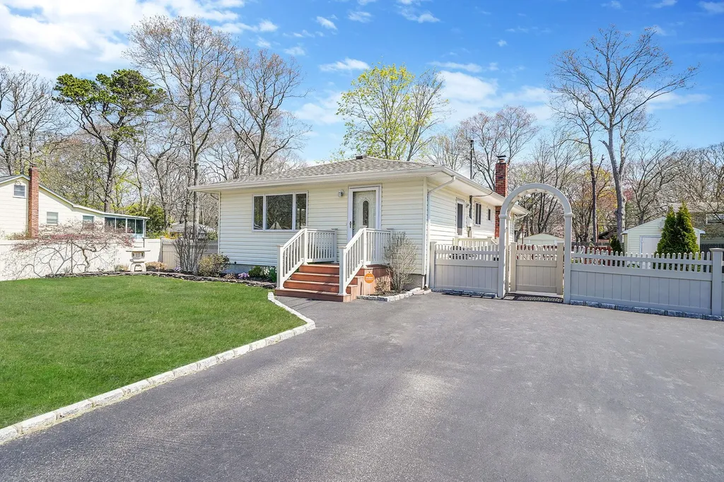 89 Alder Drive Mastic Beach NY 11951