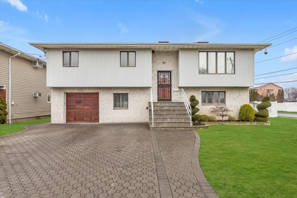 57 Cheslan Court Oceanside NY 11572